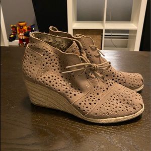 Toms suede wedges